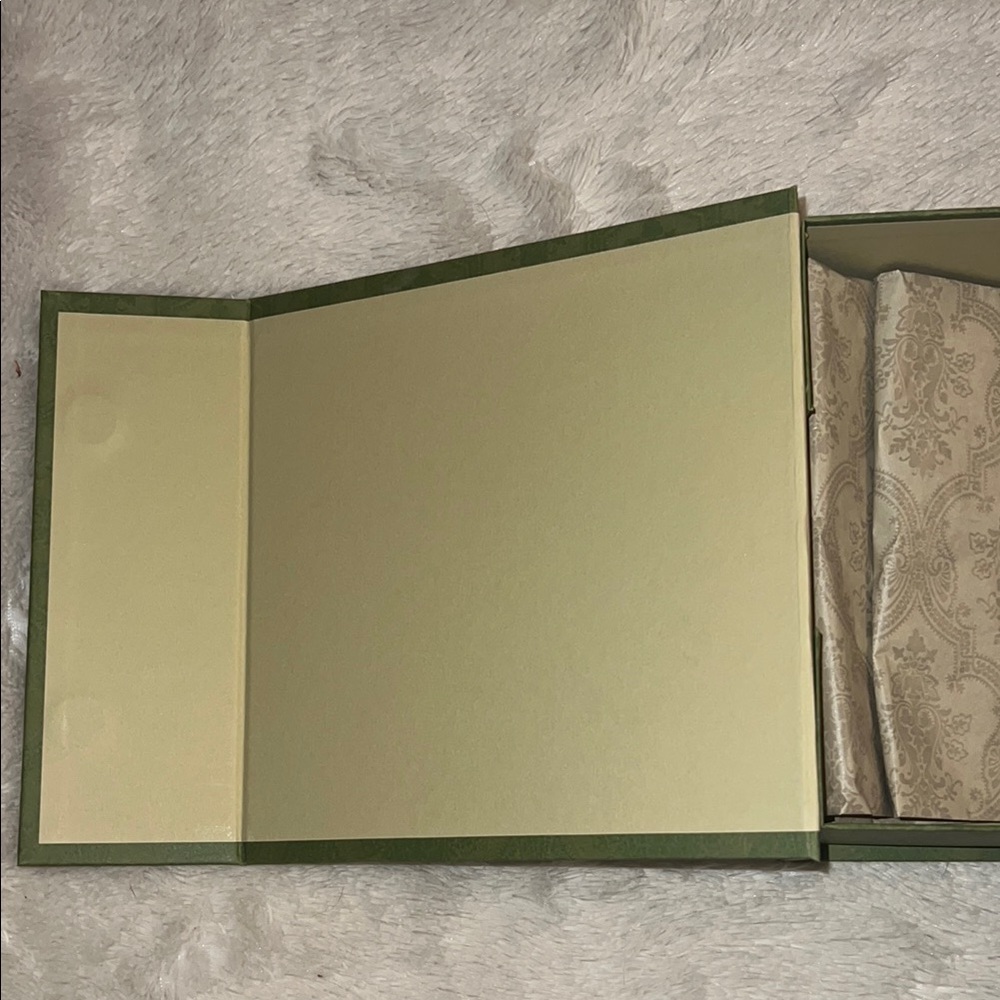 Gucci Green Patterned Magnetic Box - Picture 7 of 7